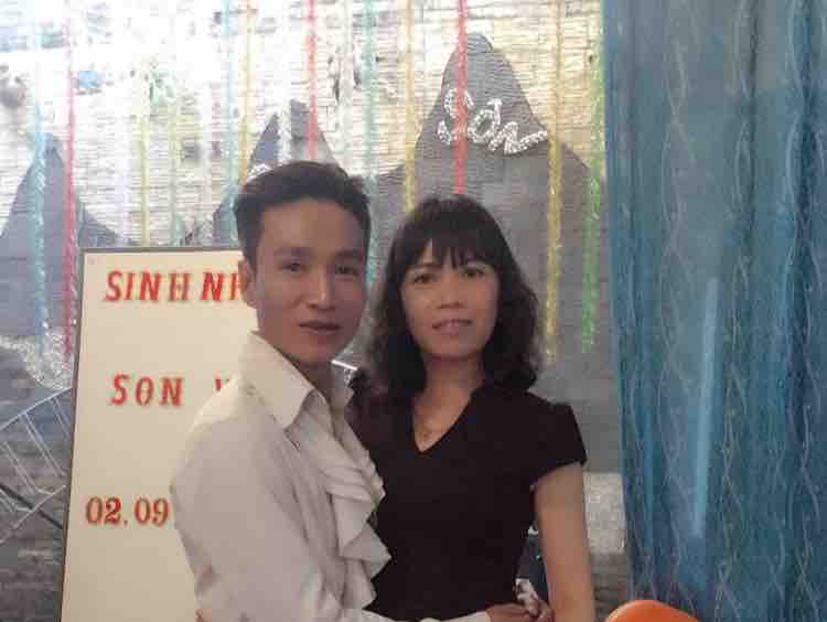VỢ CHỒNG HAI RUỘNG